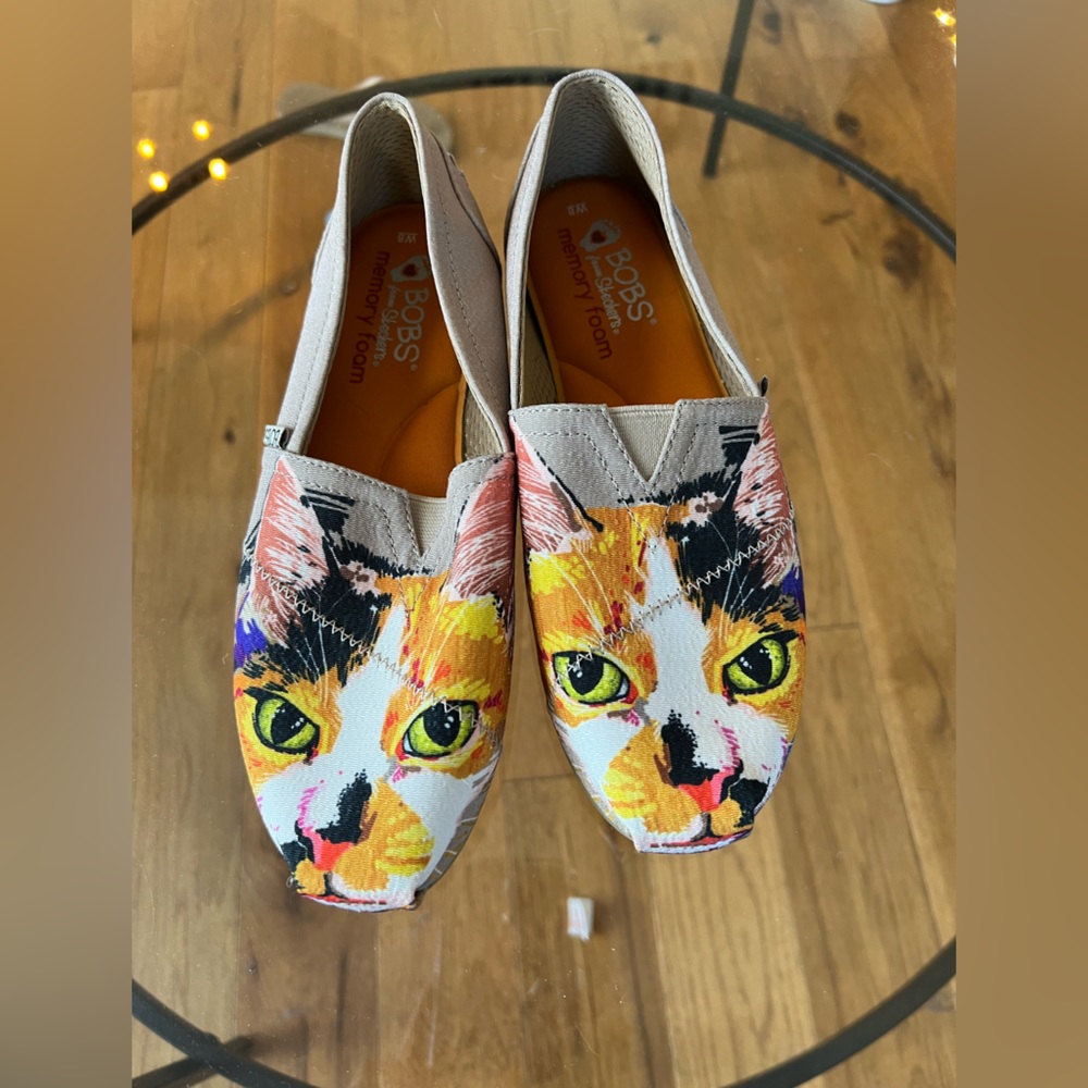 Skechers Bobs cat print size 8